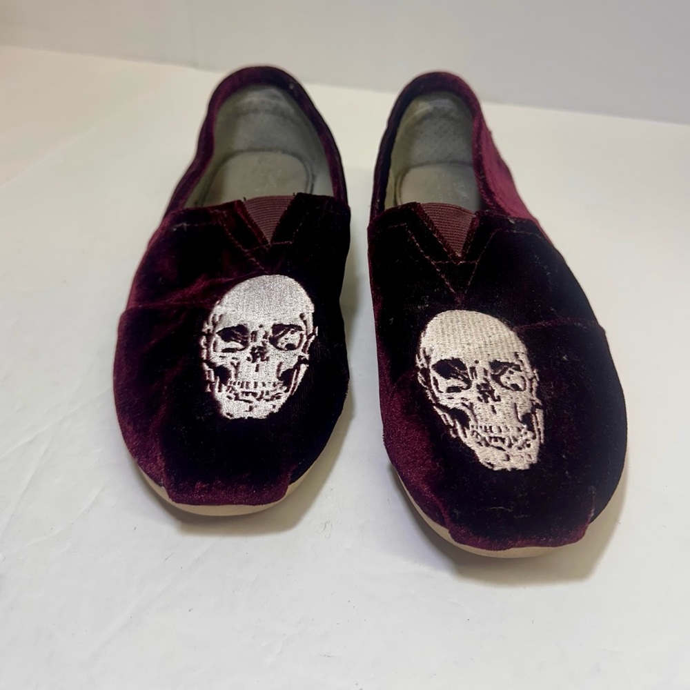 Toms Limited Edition Neiman Marcus Burgundy Velvet Loafers size 8.5‎ men’s